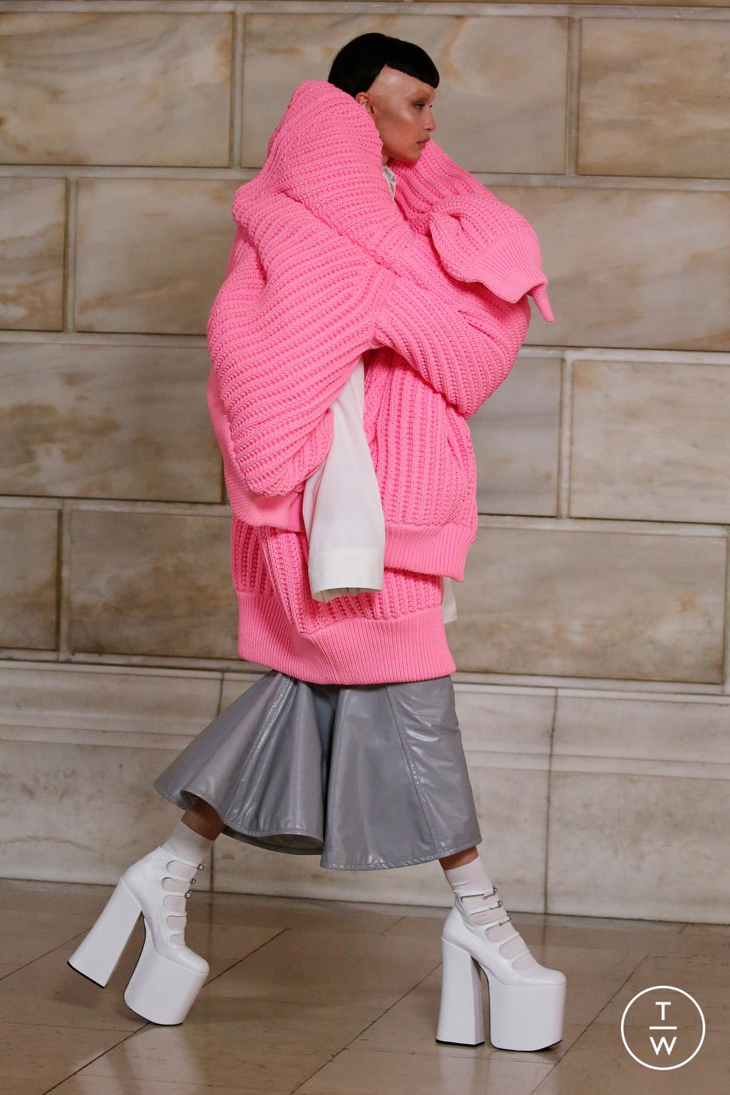 Fashion Week New York Fall/Winter 2022 look 6 from the Marc Jacobs collection 女装