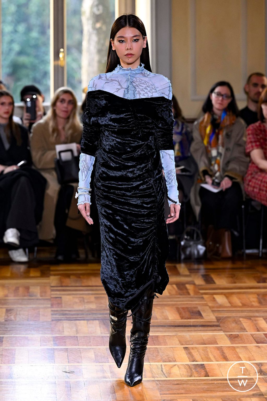 Fashion Week Milan Fall/Winter 2024 look 33 de la collection Marco Rambaldi womenswear