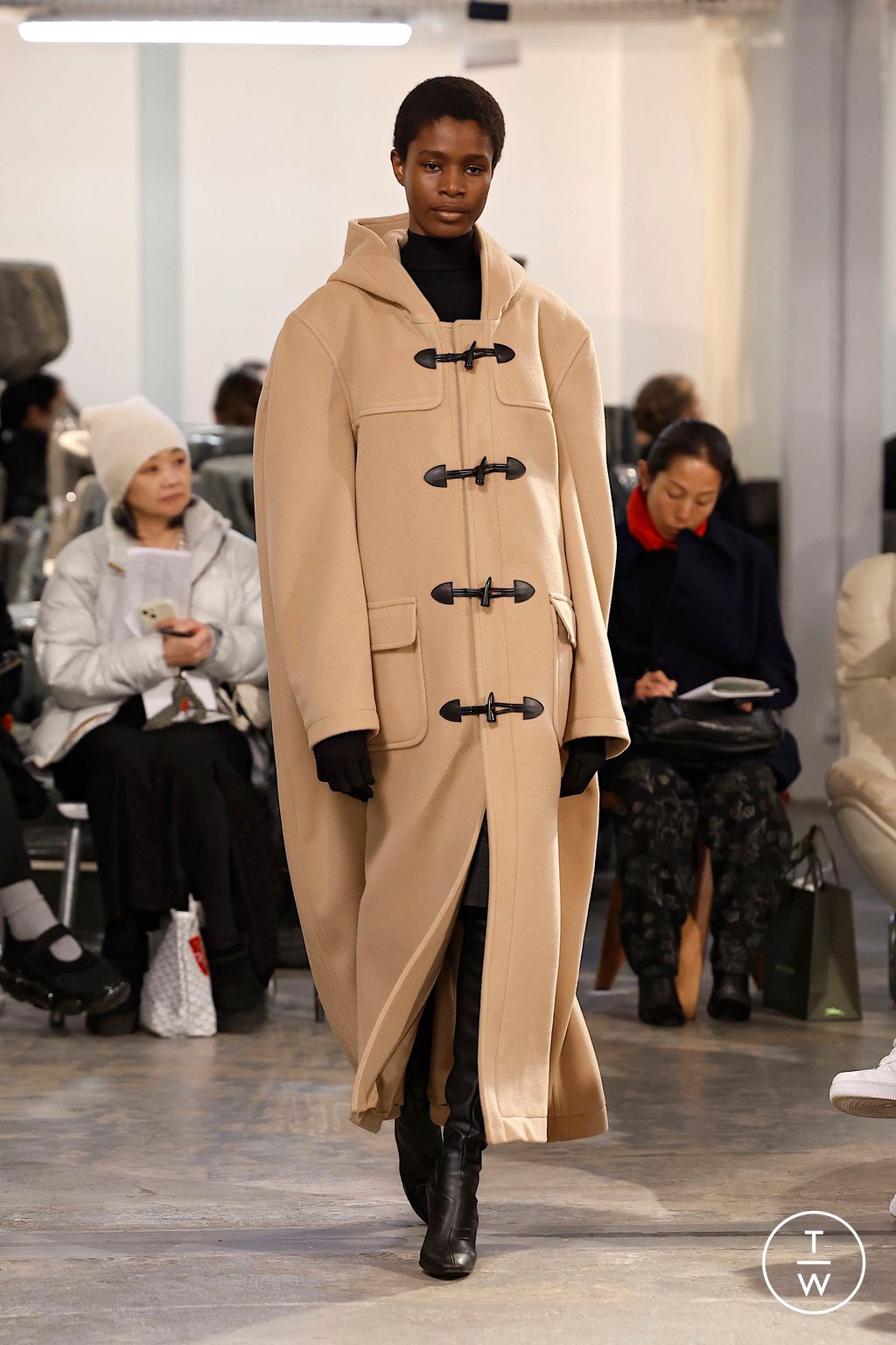 Fashion Week Paris Fall/Winter 2025 look 39 from the MARIE ADAM-LEENAERDT collection 女装