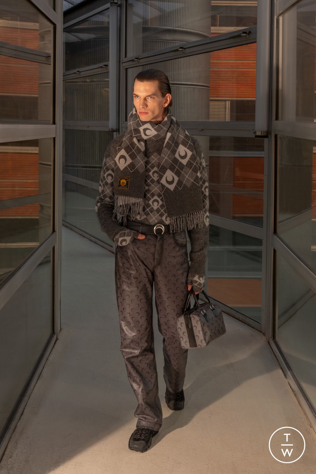 Fashion Week Paris Fall/Winter 2024 look 12 from the Marine Serre collection 男装