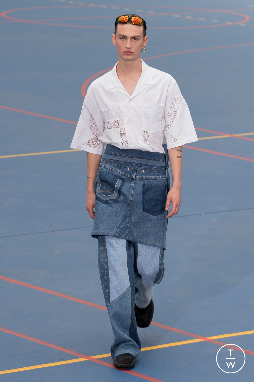 Fashion Week Paris Spring/Summer 2023 look 12 from the Marine Serre collection 男装