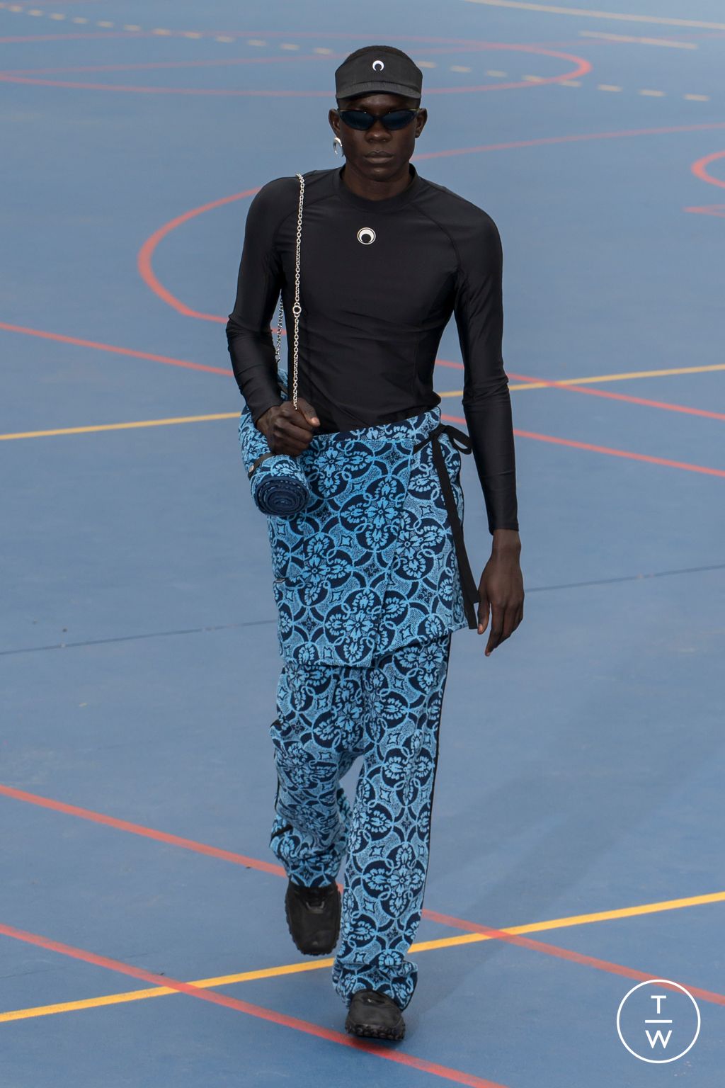 Fashion Week Paris Spring/Summer 2023 look 17 from the Marine Serre collection 男装