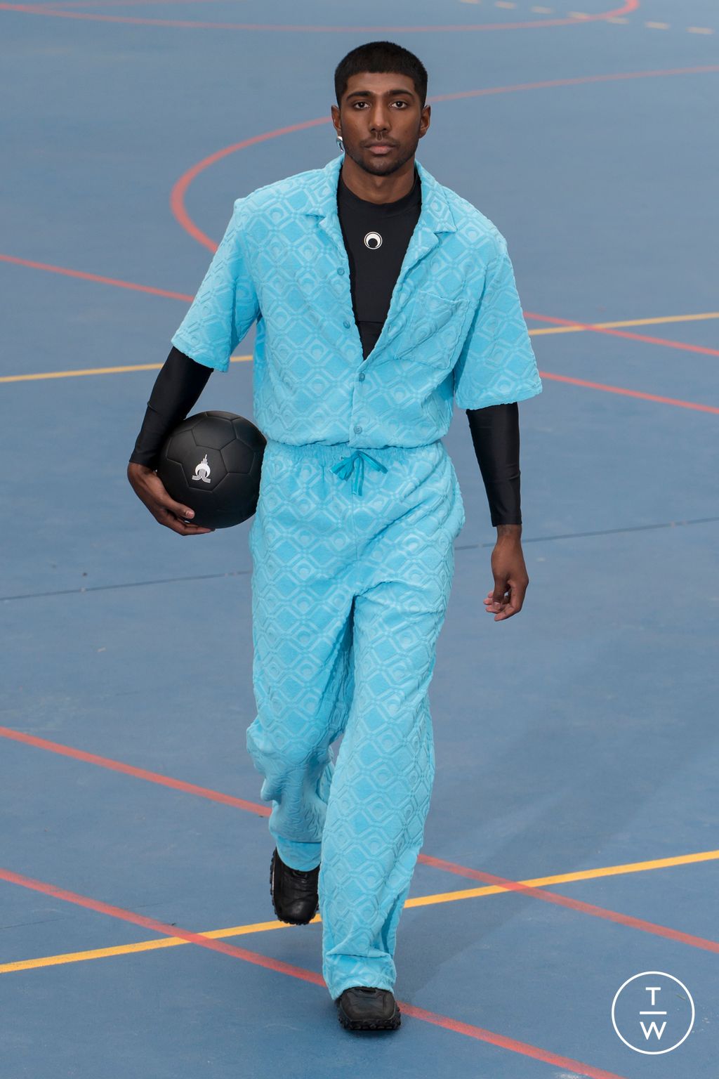Fashion Week Paris Spring/Summer 2023 look 19 from the Marine Serre collection 男装