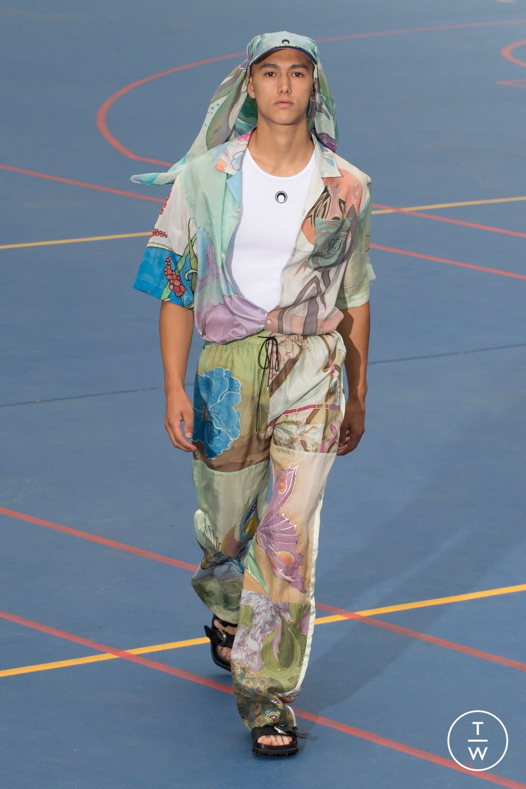 Fashion Week Paris Spring/Summer 2023 look 39 from the Marine Serre collection menswear