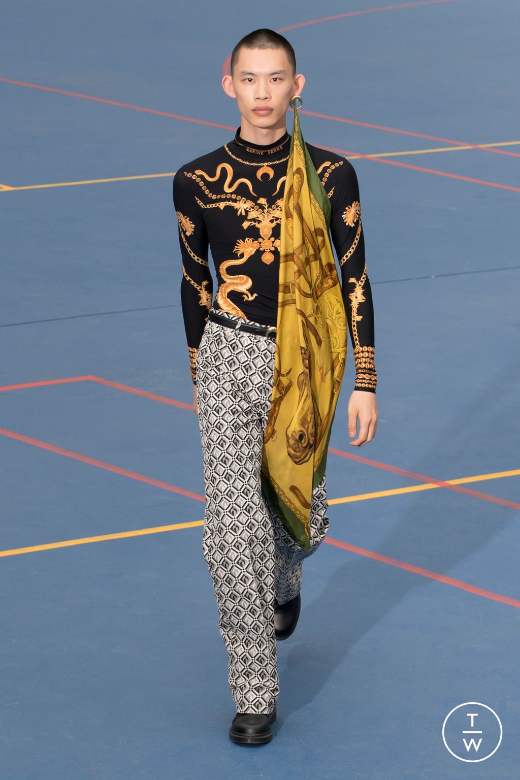 Fashion Week Paris Spring/Summer 2023 look 51 from the Marine Serre collection 男装