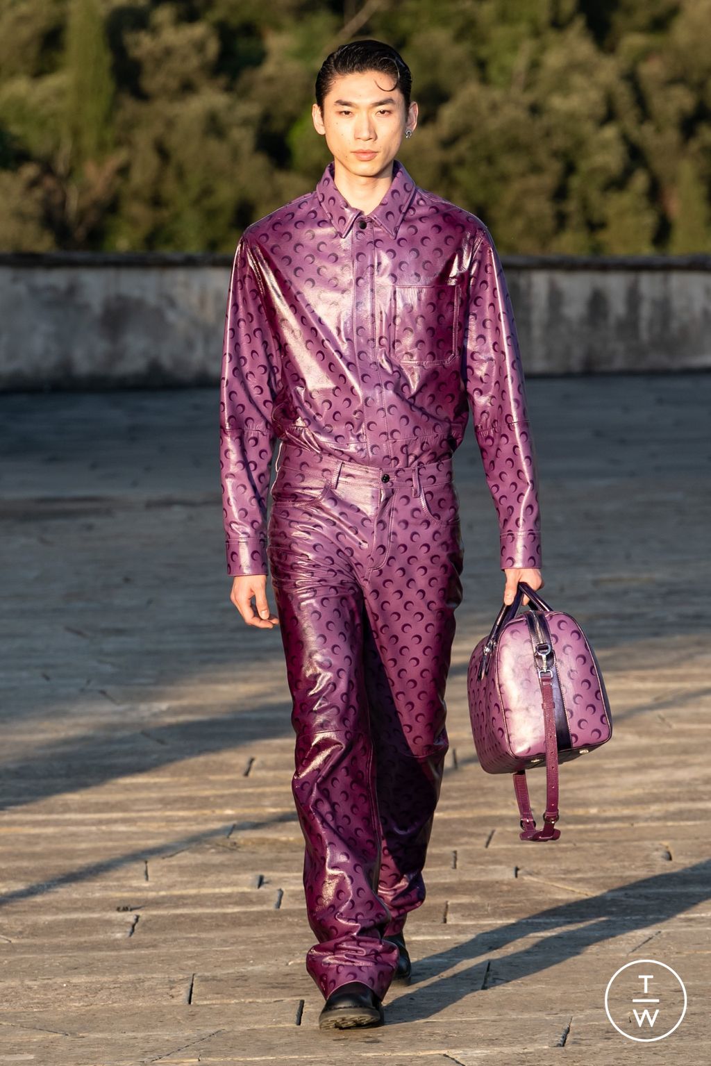 Fashion Week Florence - Pitti Spring-Summer 2025 look 7 de la collection Marine Serre menswear