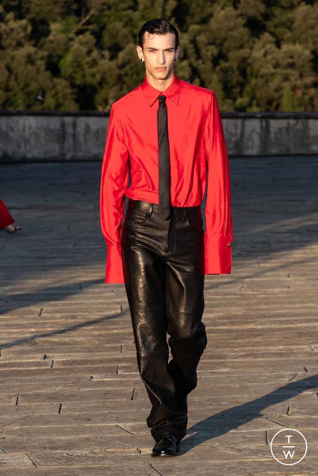 Fashion Week Florence - Pitti Spring-Summer 2025 look 10 from the Marine Serre collection 男装