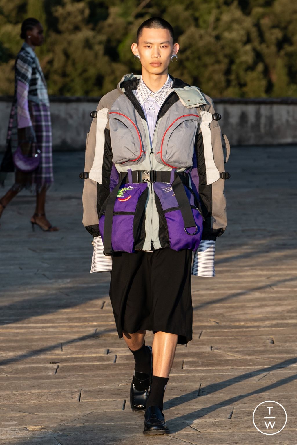 Fashion Week Florence - Pitti Spring-Summer 2025 look 21 de la collection Marine Serre menswear