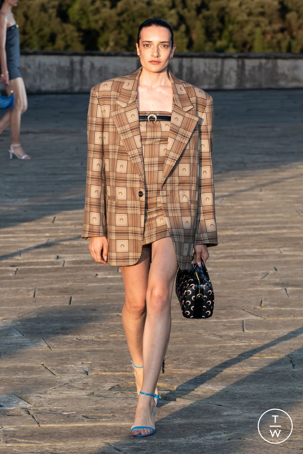 Fashion Week Florence - Pitti Spring-Summer 2025 look 25 from the Marine Serre collection 男装