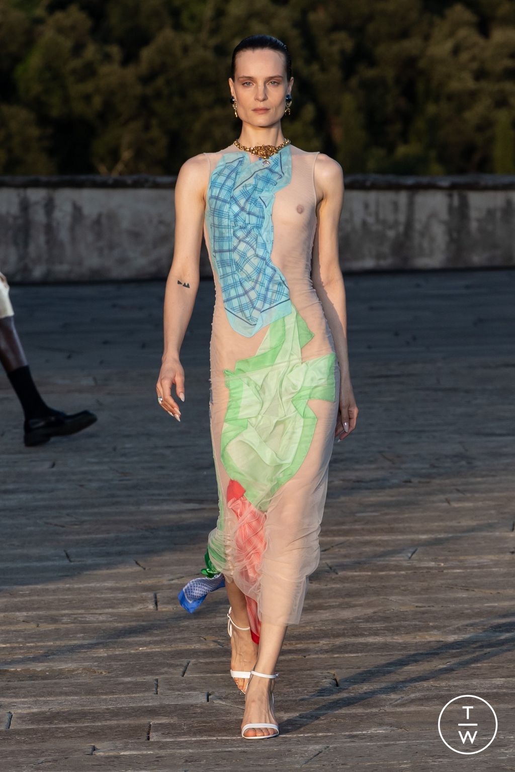 Fashion Week Florence - Pitti Spring-Summer 2025 look 30 de la collection Marine Serre menswear