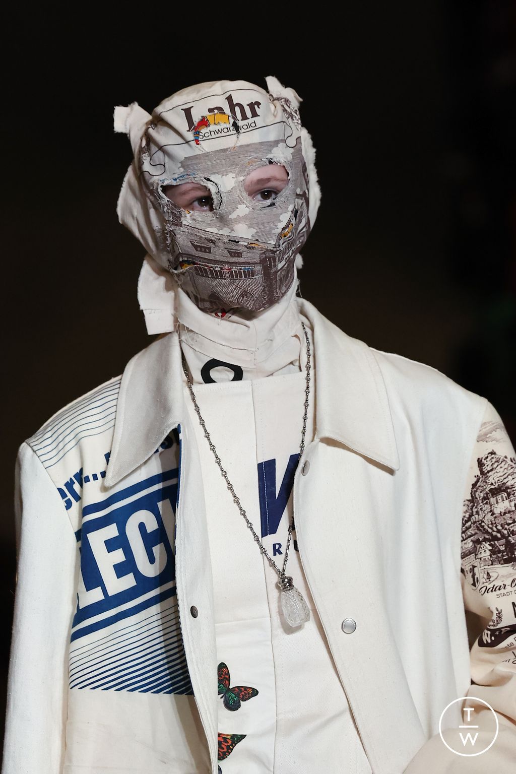 Fashion Week Paris Fall/Winter 2023 look 27 from the Marine Serre collection menswear accessories