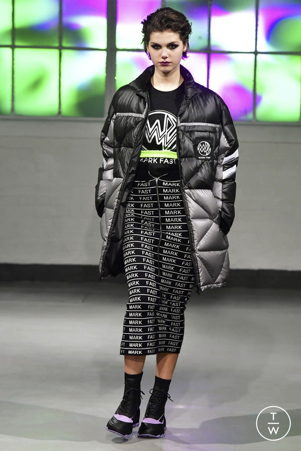 Fashion Week London Fall/Winter 2022 look 1 from the Mark Fast collection womenswear