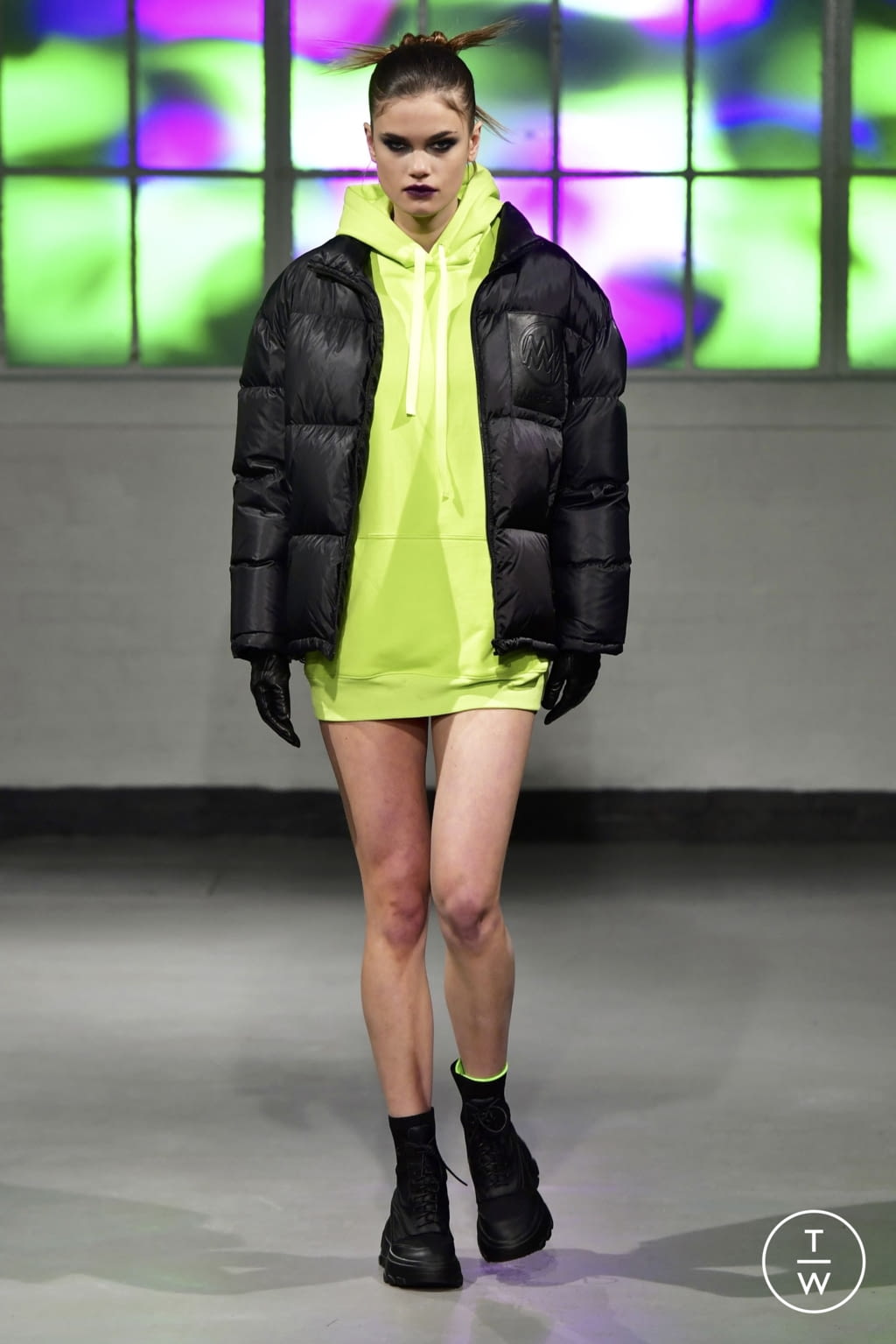 Fashion Week London Fall/Winter 2022 look 13 de la collection Mark Fast womenswear
