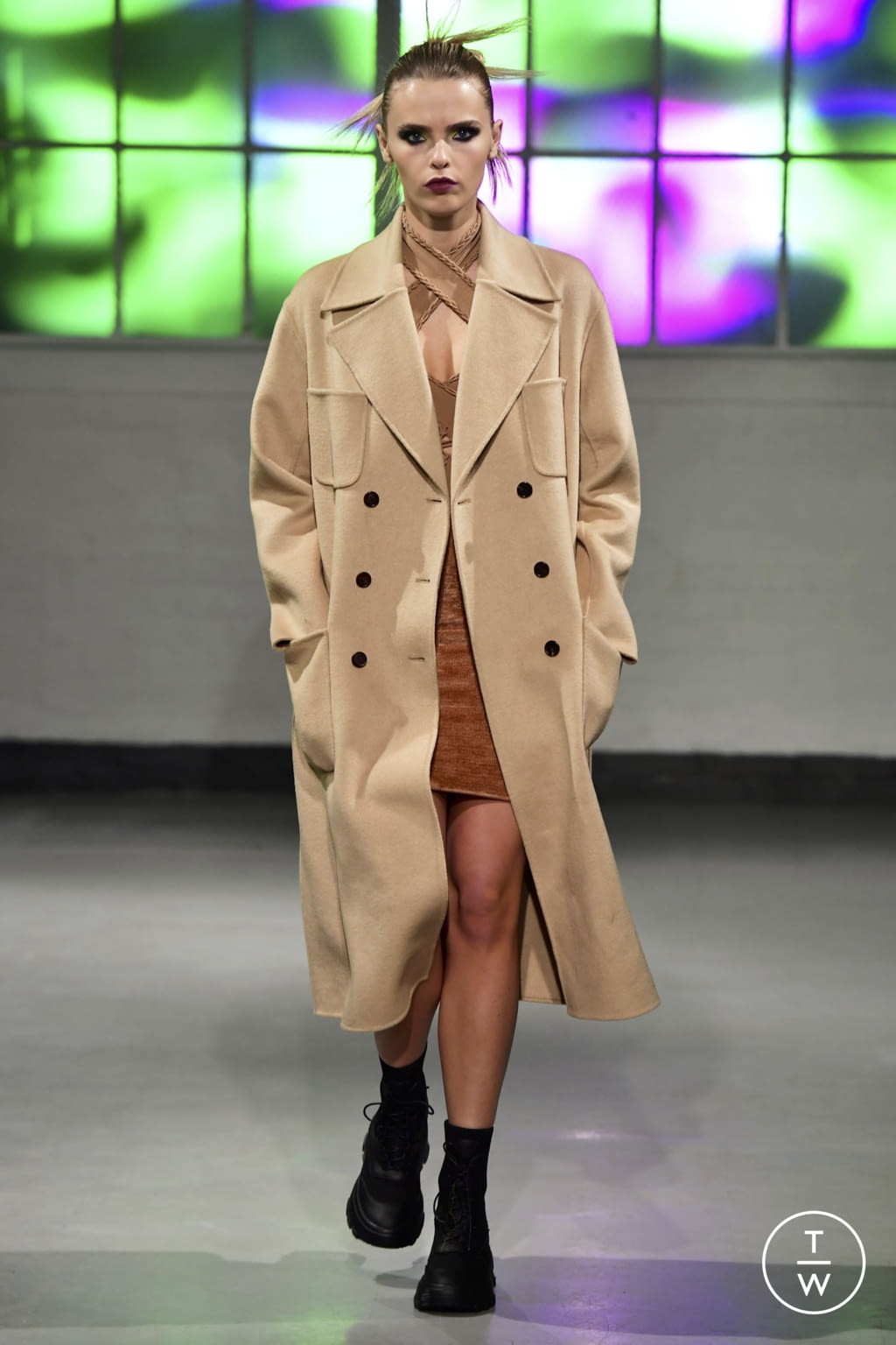 Fashion Week London Fall/Winter 2022 look 39 from the Mark Fast collection womenswear
