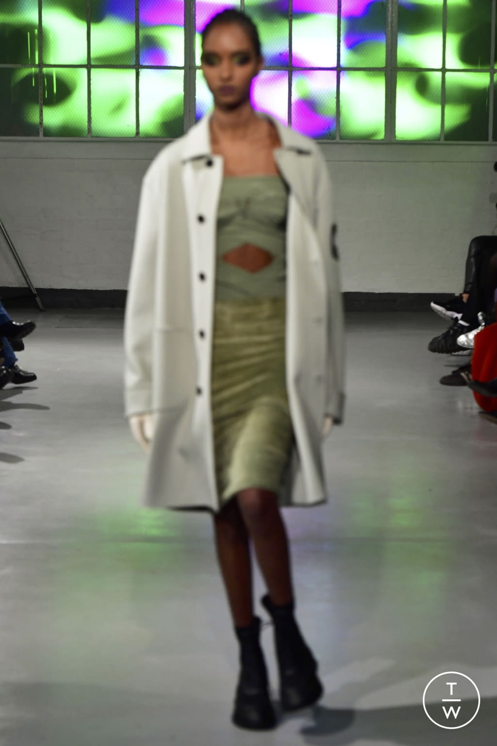 Fashion Week London Fall/Winter 2022 look 43 from the Mark Fast collection womenswear