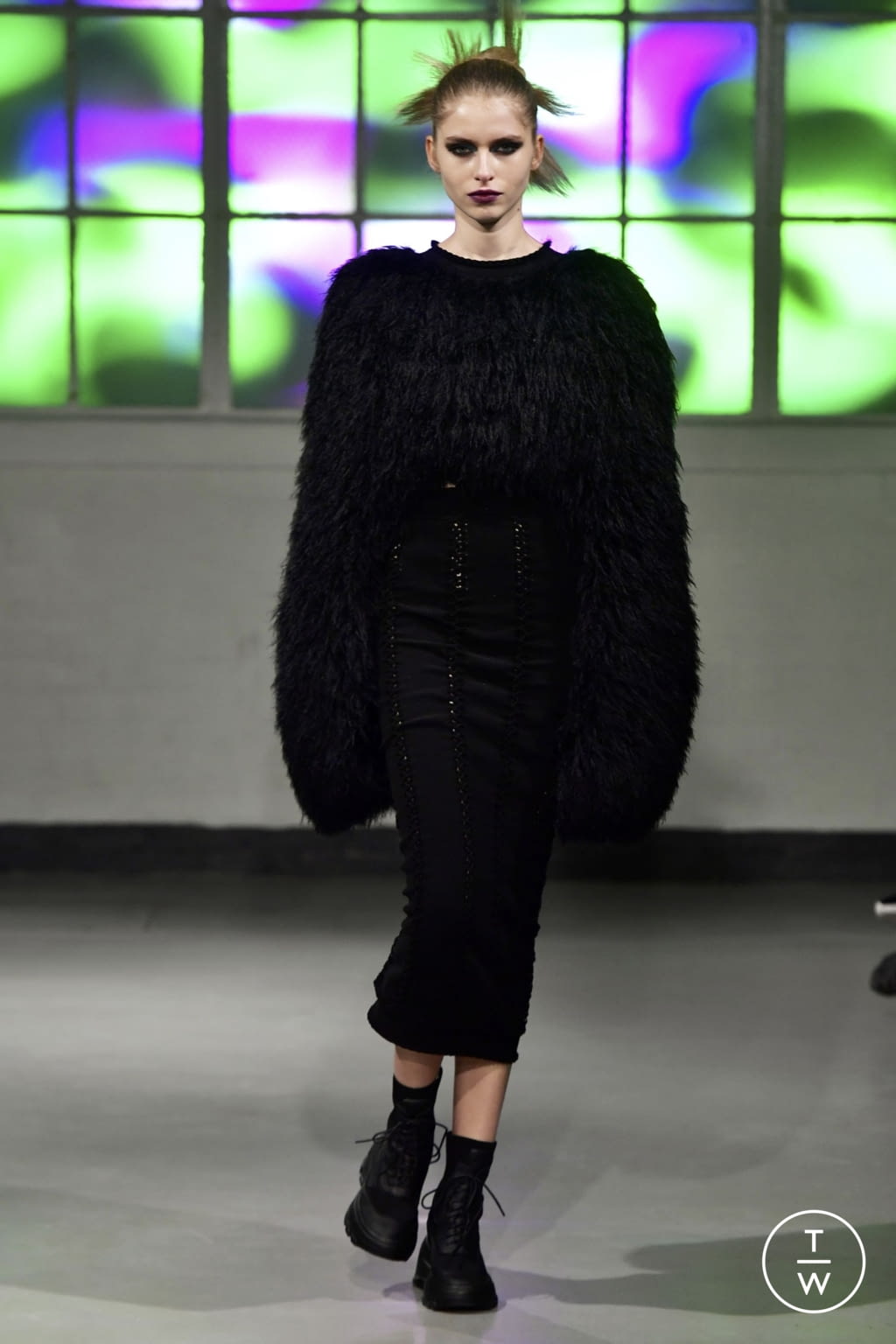 Fashion Week London Fall/Winter 2022 look 51 from the Mark Fast collection womenswear