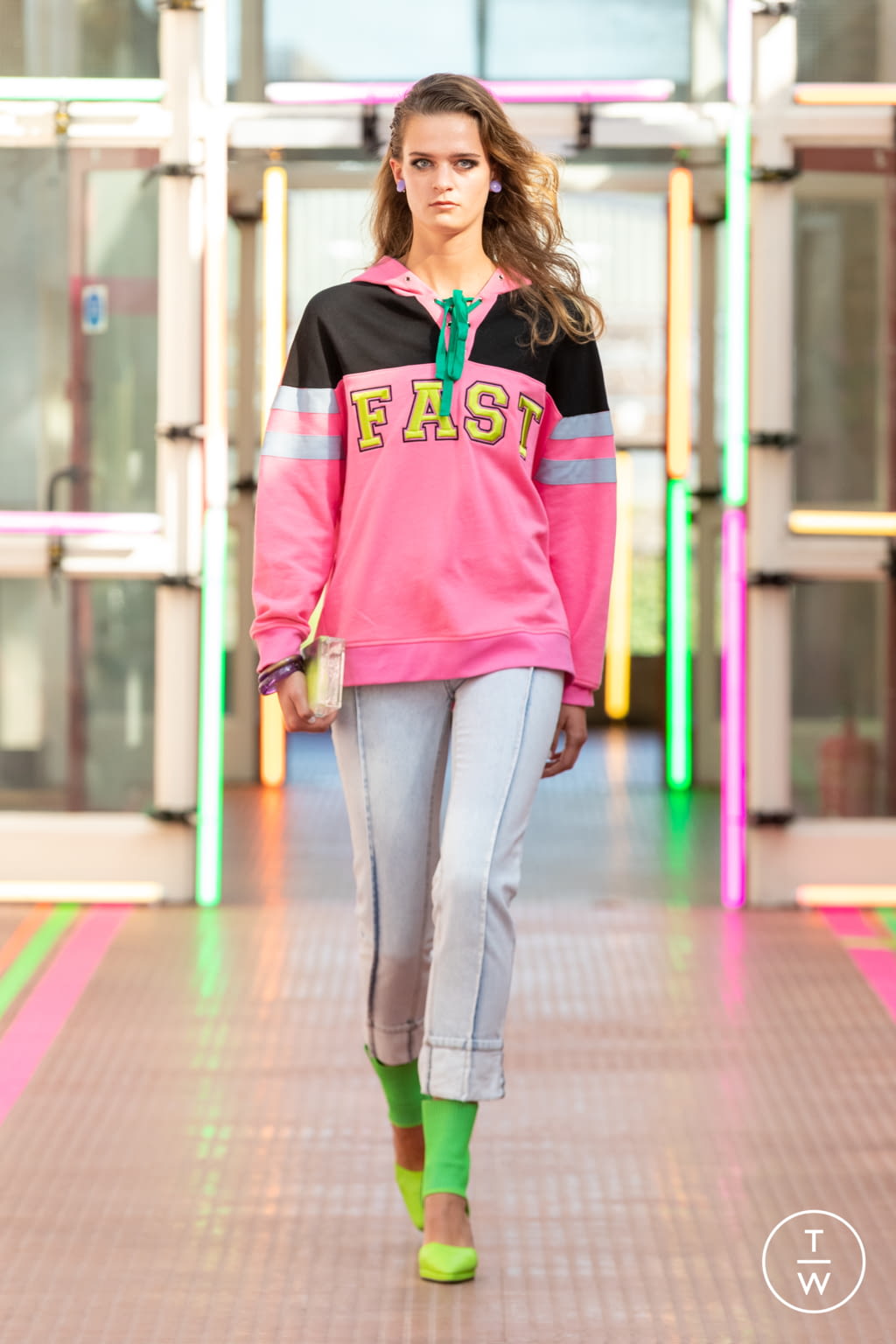 Fashion Week London Spring/Summer 2021 look 2 from the Mark Fast collection 女装