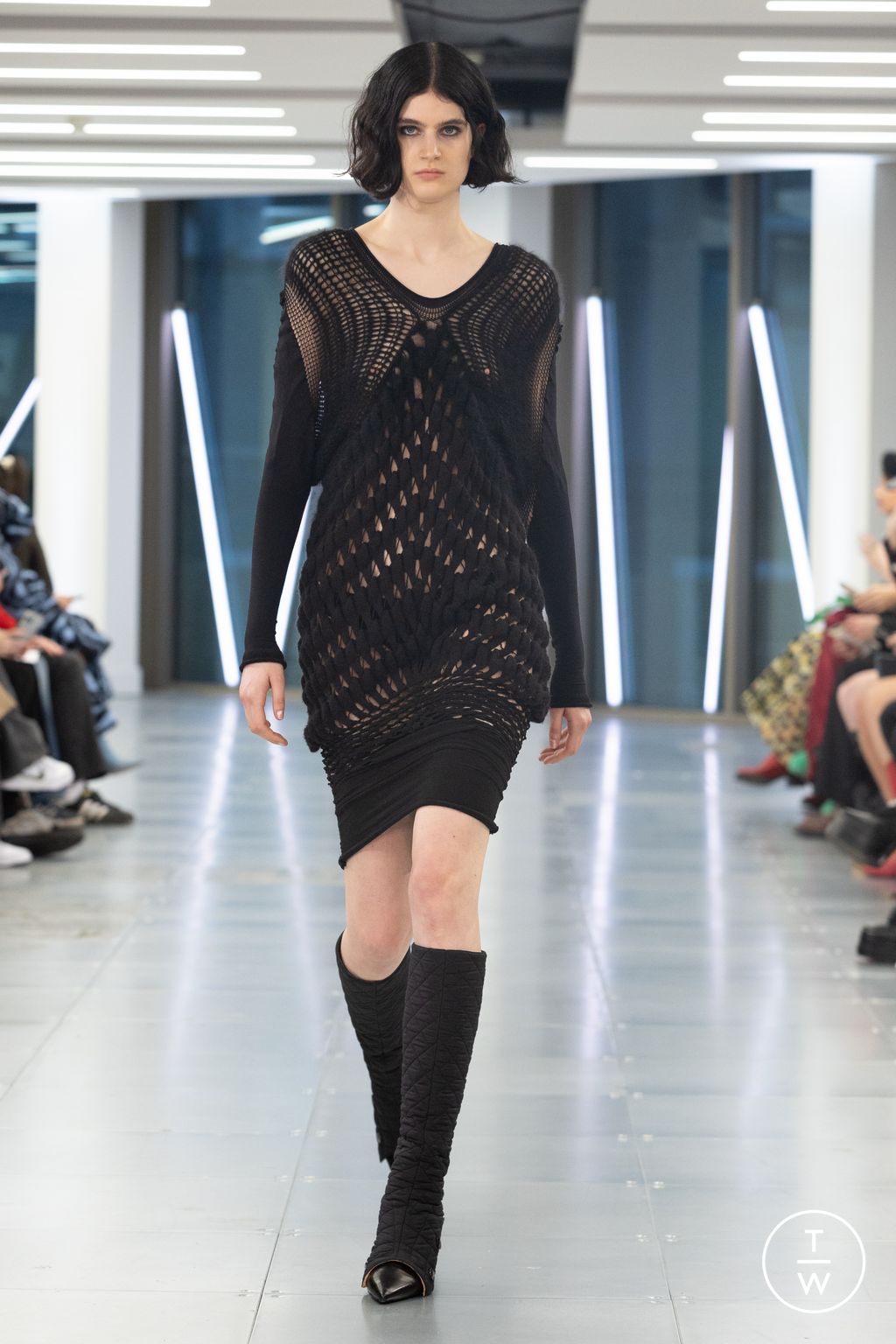 Fashion Week London Fall/Winter 2023 look 1 de la collection Mark Fast womenswear
