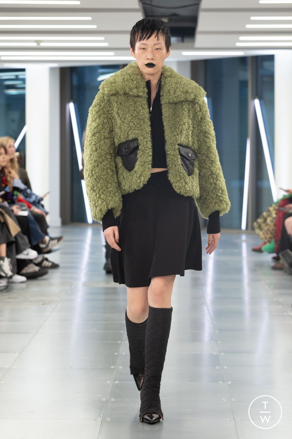 Fashion Week London Fall/Winter 2023 look 4 from the Mark Fast collection womenswear