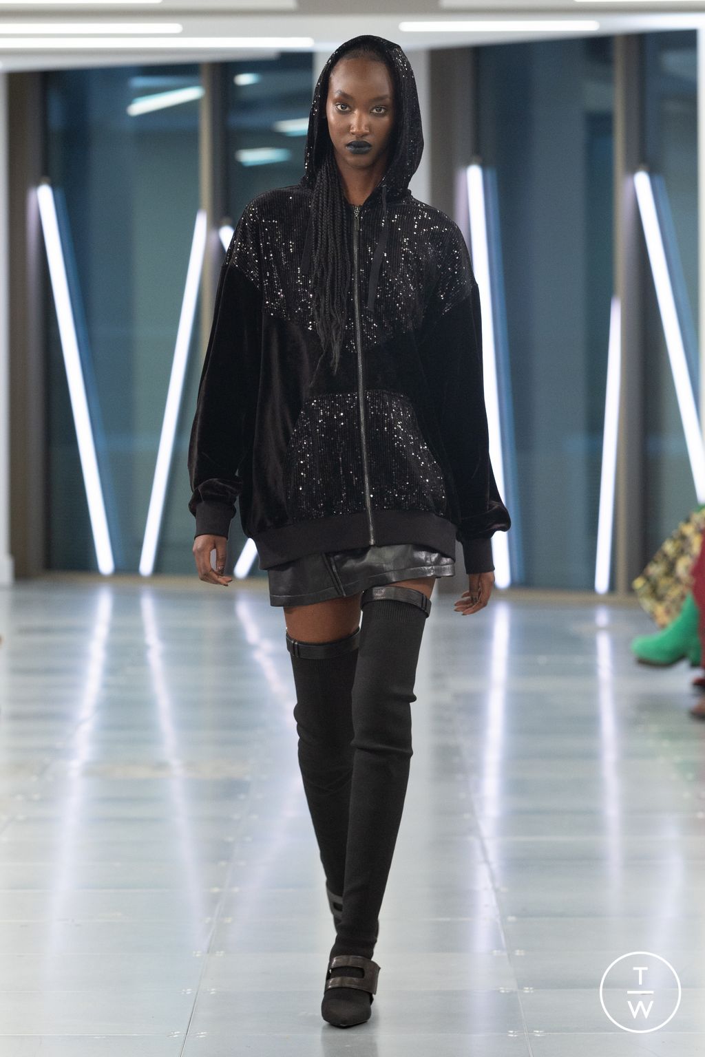 Fashion Week London Fall/Winter 2023 look 24 from the Mark Fast collection womenswear