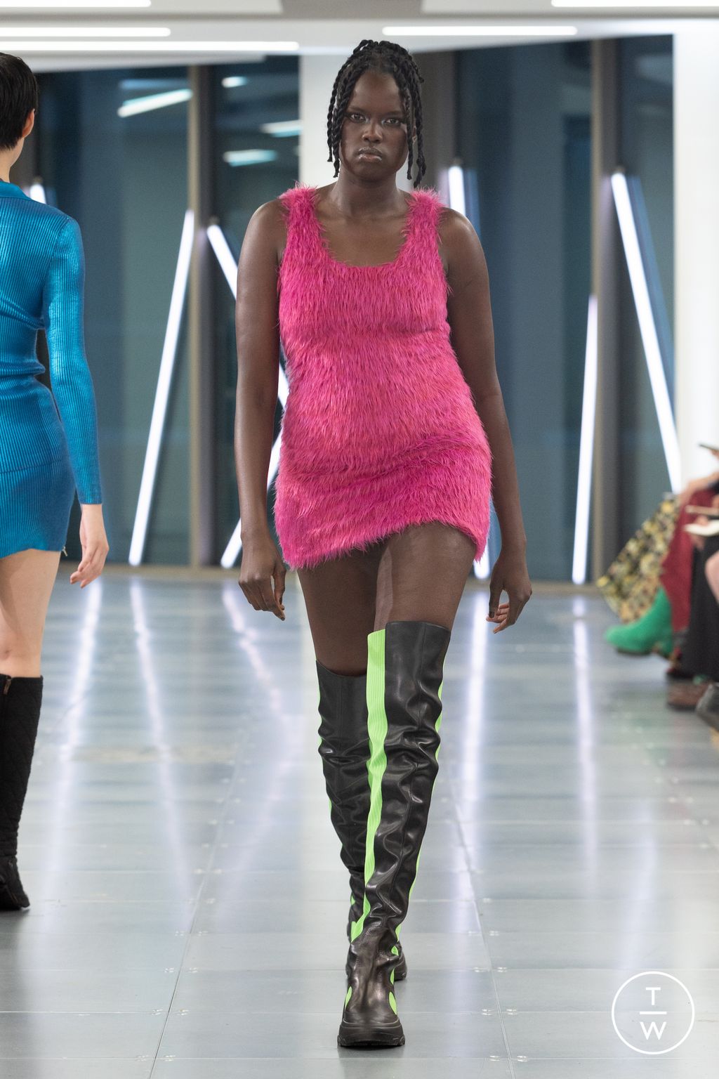 Fashion Week London Fall/Winter 2023 look 39 from the Mark Fast collection womenswear