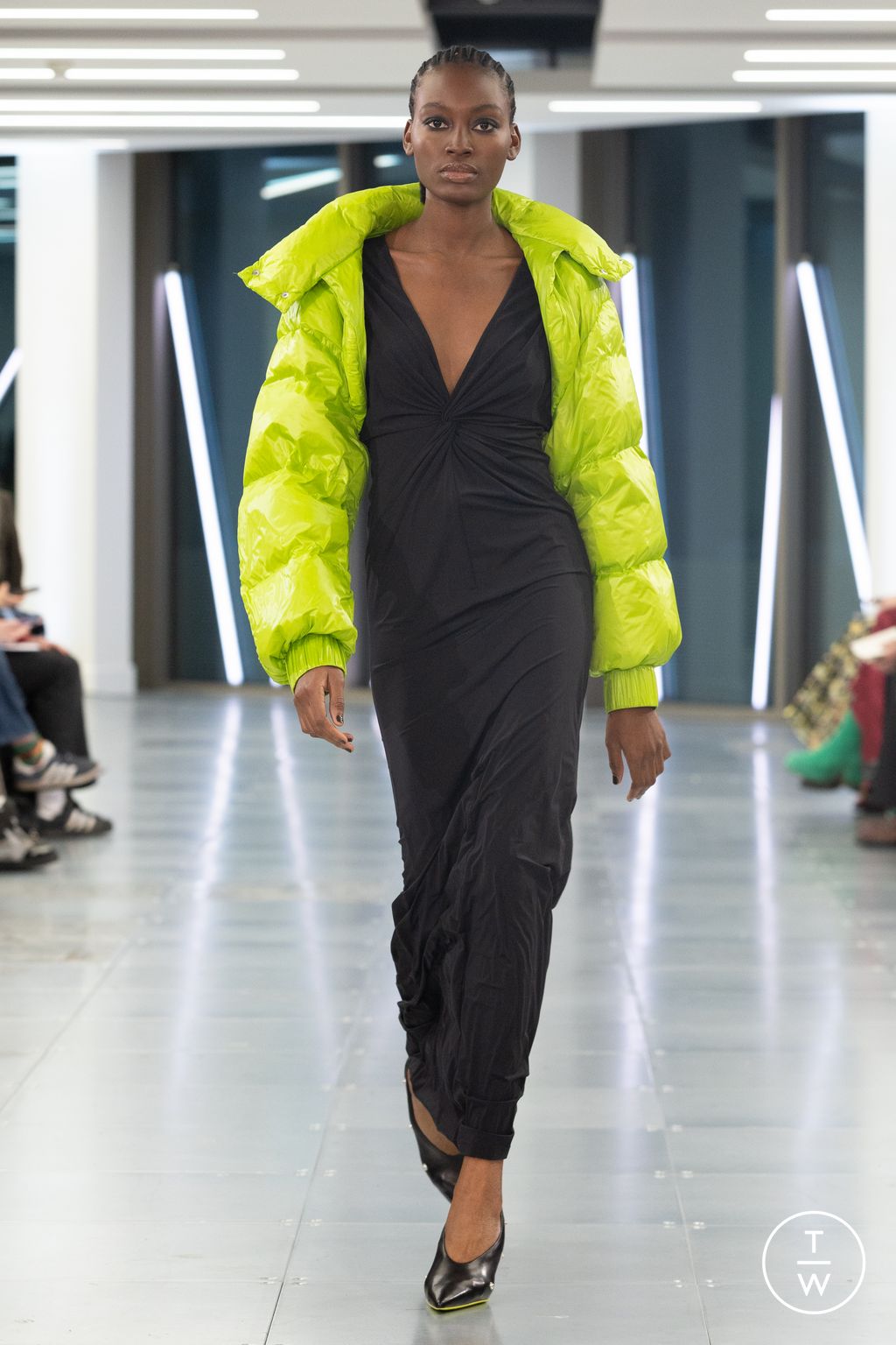Fashion Week London Fall/Winter 2023 look 55 from the Mark Fast collection 女装
