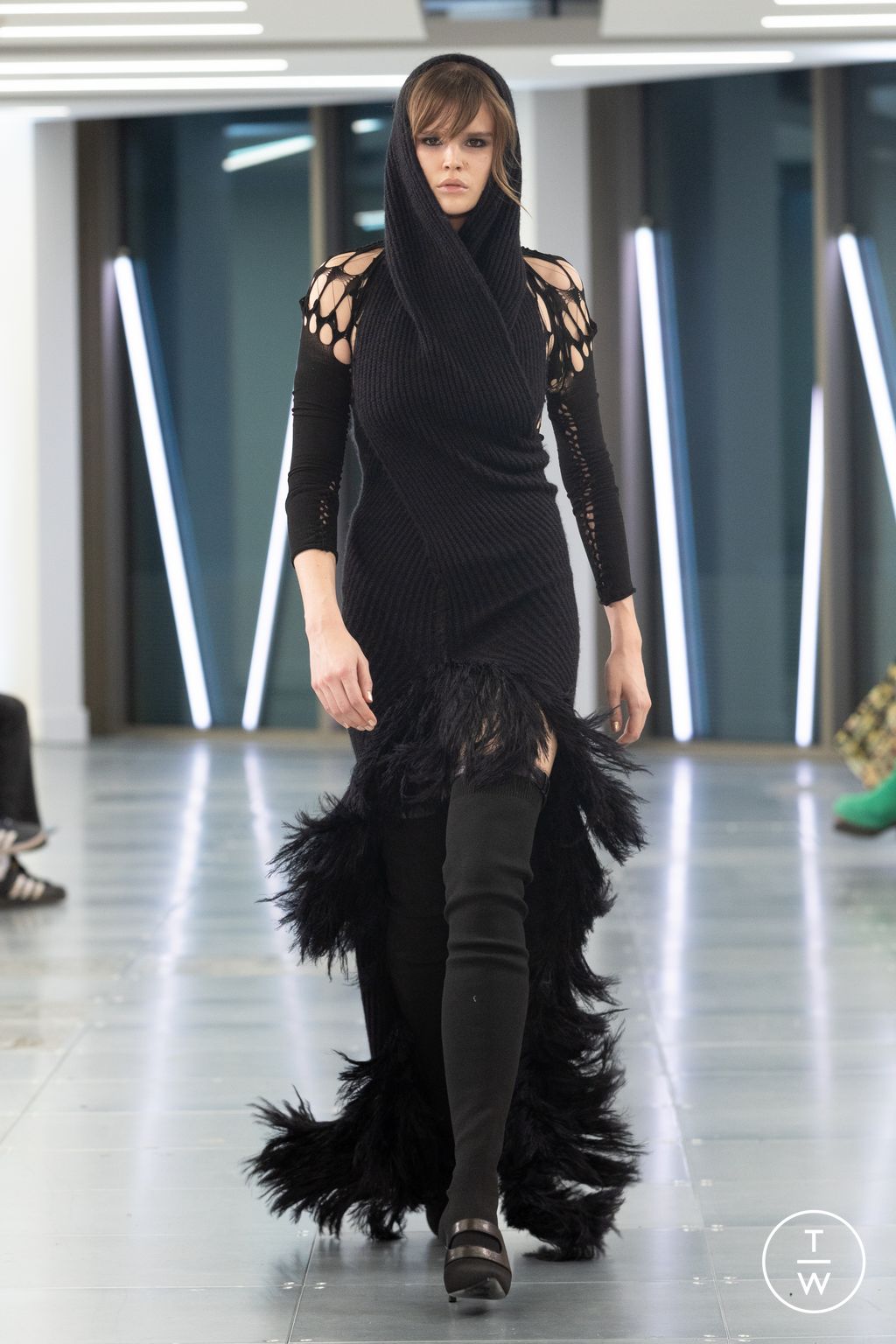 Fashion Week London Fall/Winter 2023 look 61 from the Mark Fast collection womenswear