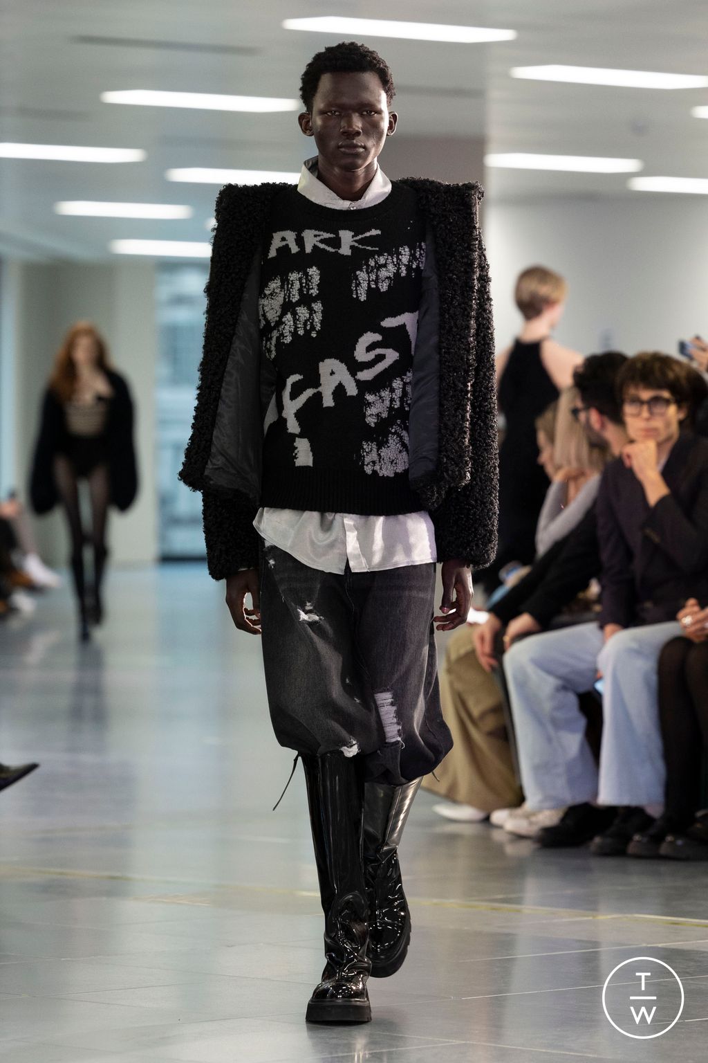 Fashion Week London Fall/Winter 2024 look 47 from the Mark Fast collection 女装