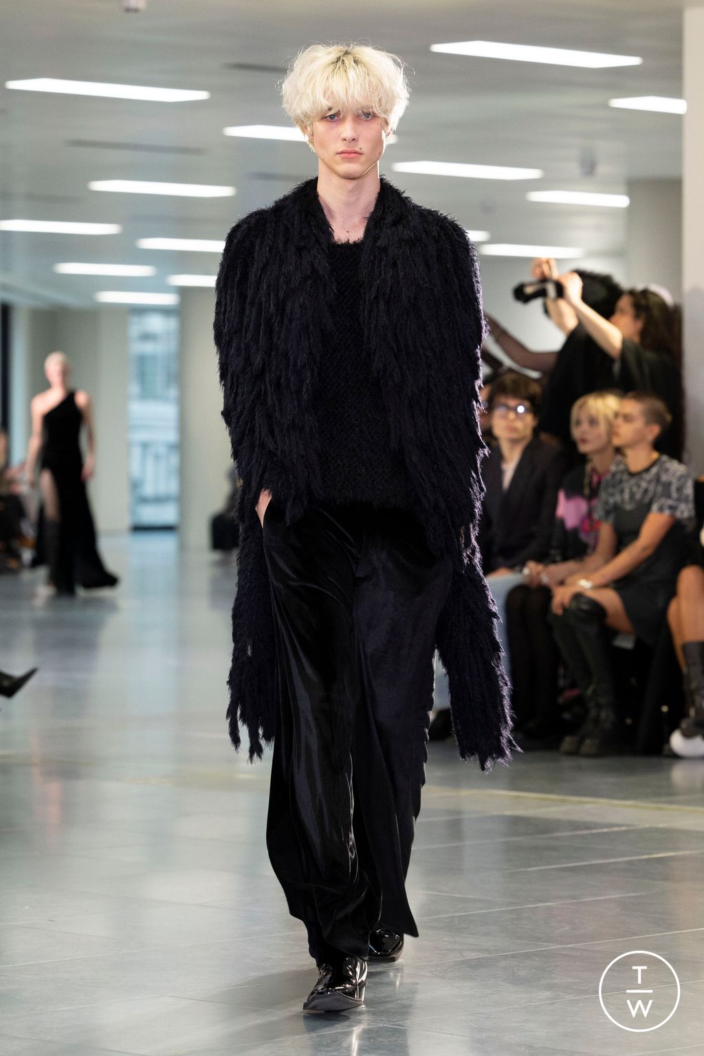 Fashion Week London Fall/Winter 2024 look 55 from the Mark Fast collection 女装