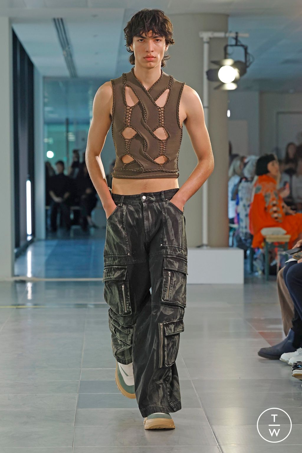 Fashion Week London Spring/Summer 2024 look 47 from the Mark Fast collection 女装