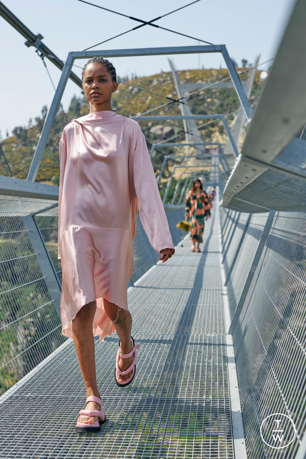 Fashion Week London Fall/Winter 2021 look 28 de la collection Marques' Almeida womenswear