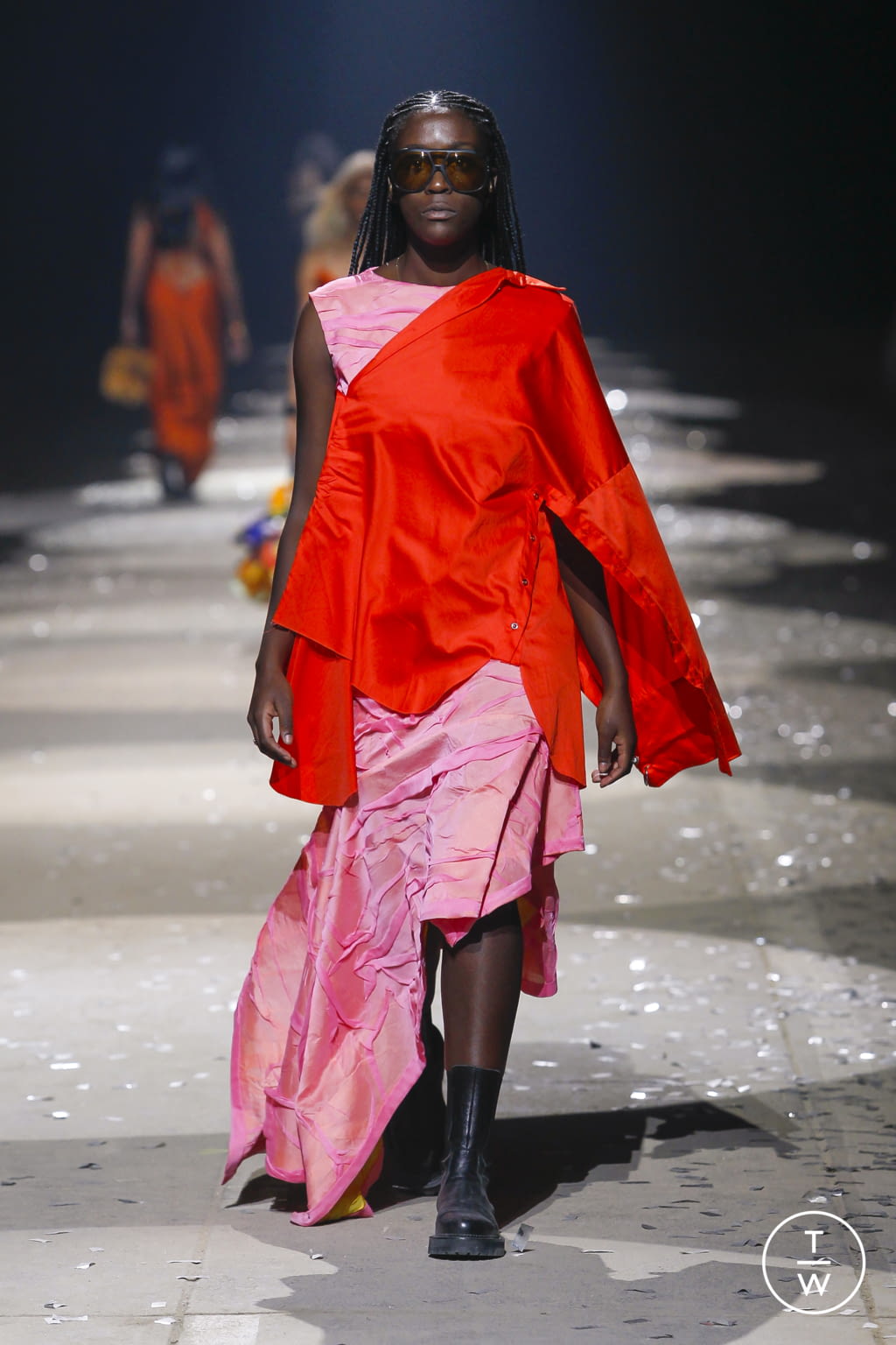 Fashion Week London Spring/Summer 2022 look 7 from the Marques' Almeida collection 女装