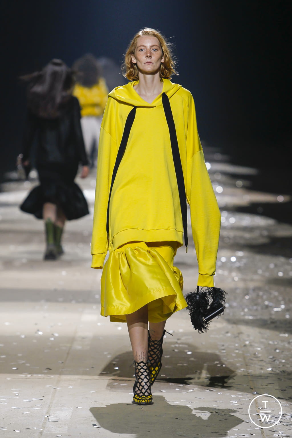 Fashion Week London Spring/Summer 2022 look 33 from the Marques' Almeida collection 女装