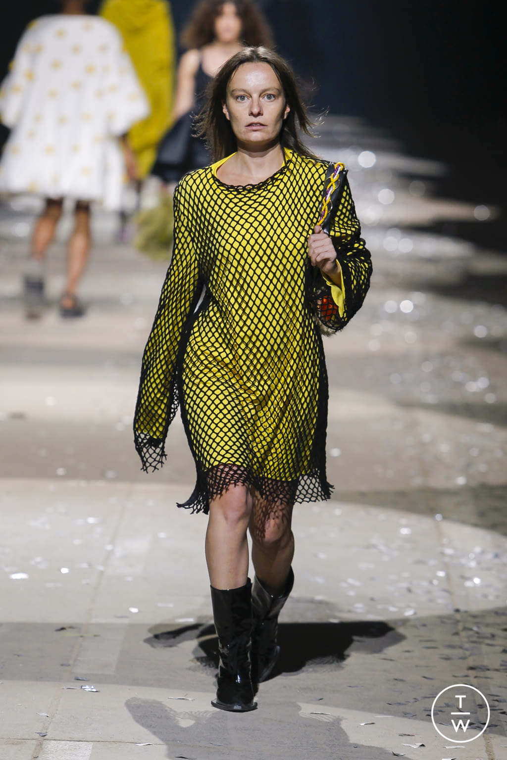 Fashion Week London Spring/Summer 2022 look 35 from the Marques' Almeida collection 女装