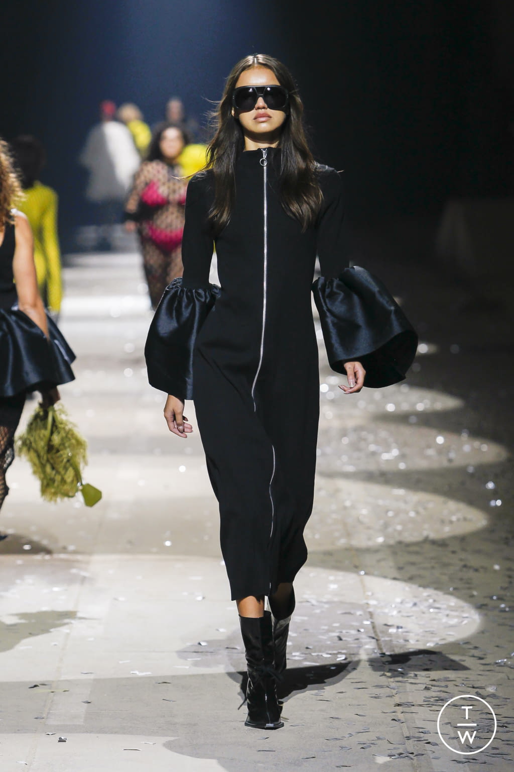 Fashion Week London Spring/Summer 2022 look 37 from the Marques' Almeida collection 女装