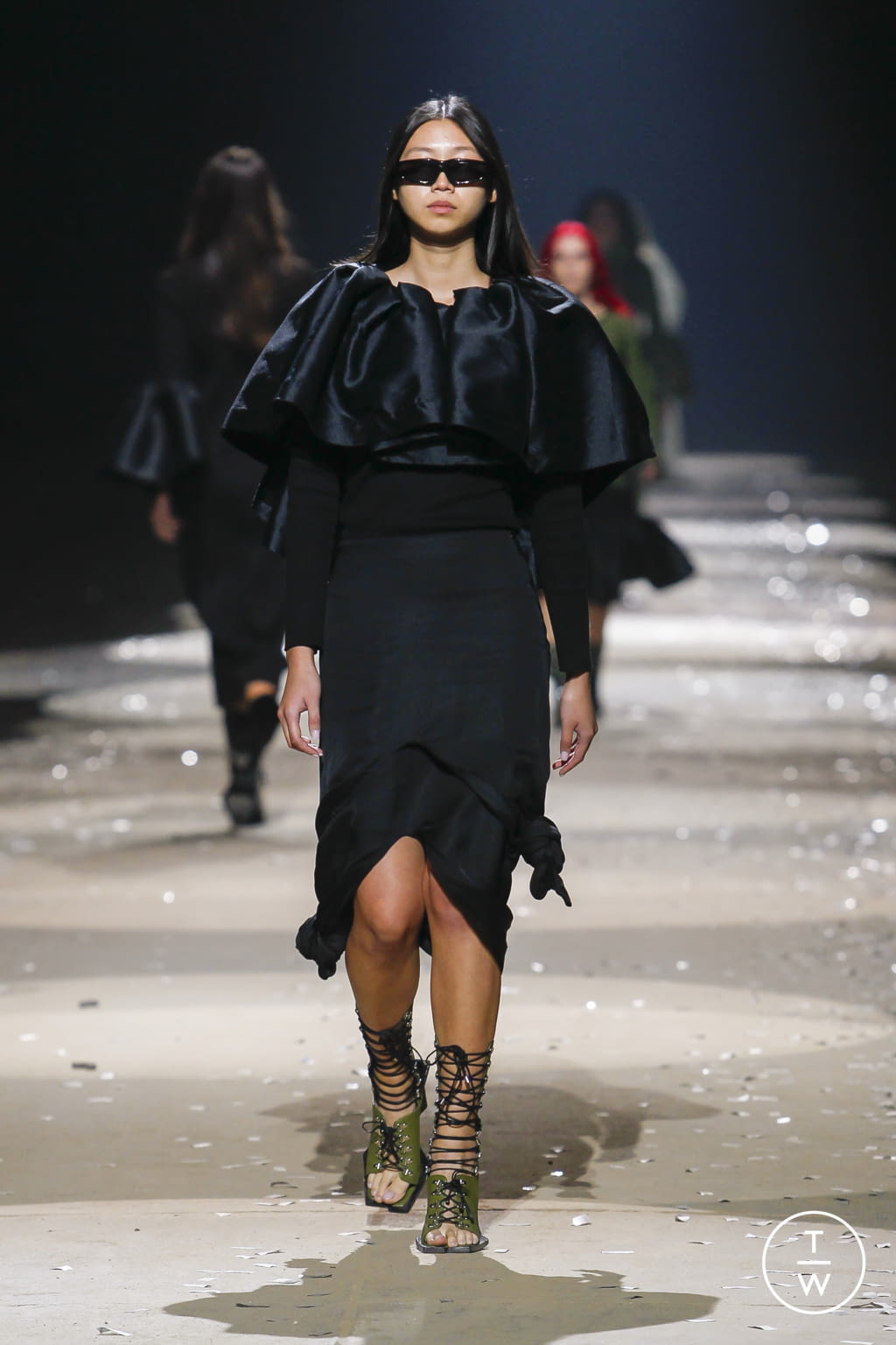 Fashion Week London Spring/Summer 2022 look 39 from the Marques' Almeida collection womenswear