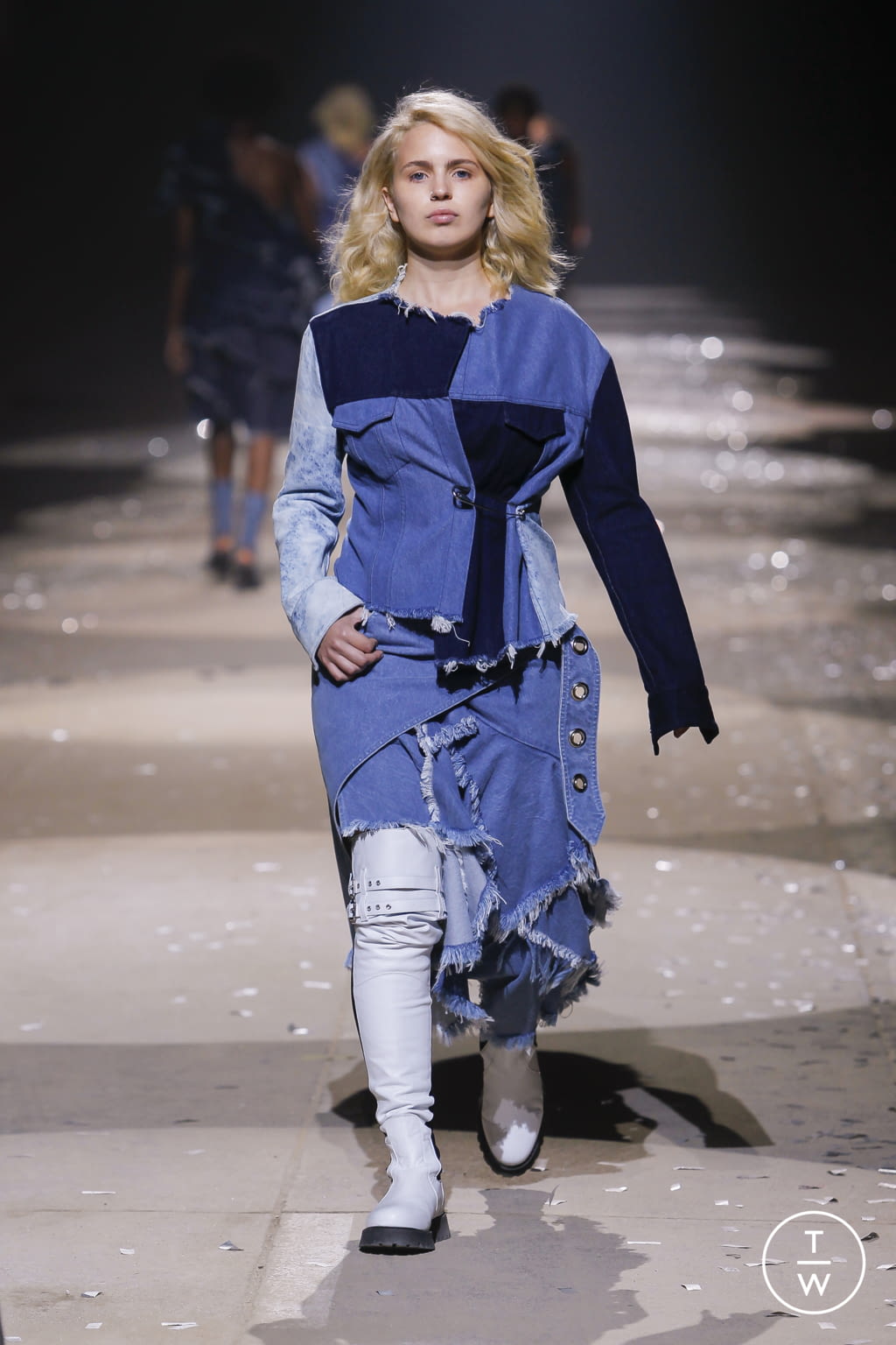 Fashion Week London Spring/Summer 2022 look 53 from the Marques' Almeida collection 女装
