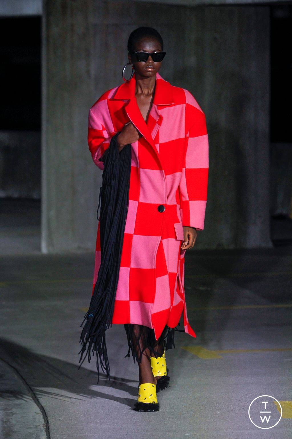 Fashion Week London Spring/Summer 2023 look 1 from the Marques' Almeida collection 女装