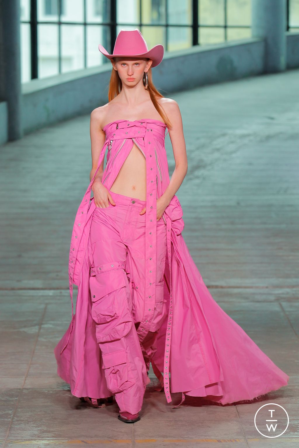 Fashion Week London Fall/Winter 2023 look 4 de la collection Marques' Almeida womenswear