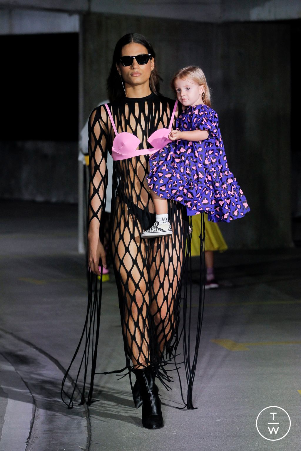 Fashion Week London Spring/Summer 2023 look 6 from the Marques' Almeida collection 女装