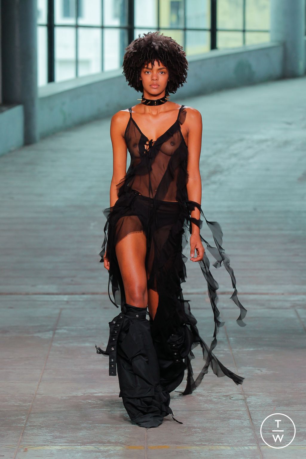Fashion Week London Fall/Winter 2023 look 6 de la collection Marques' Almeida womenswear
