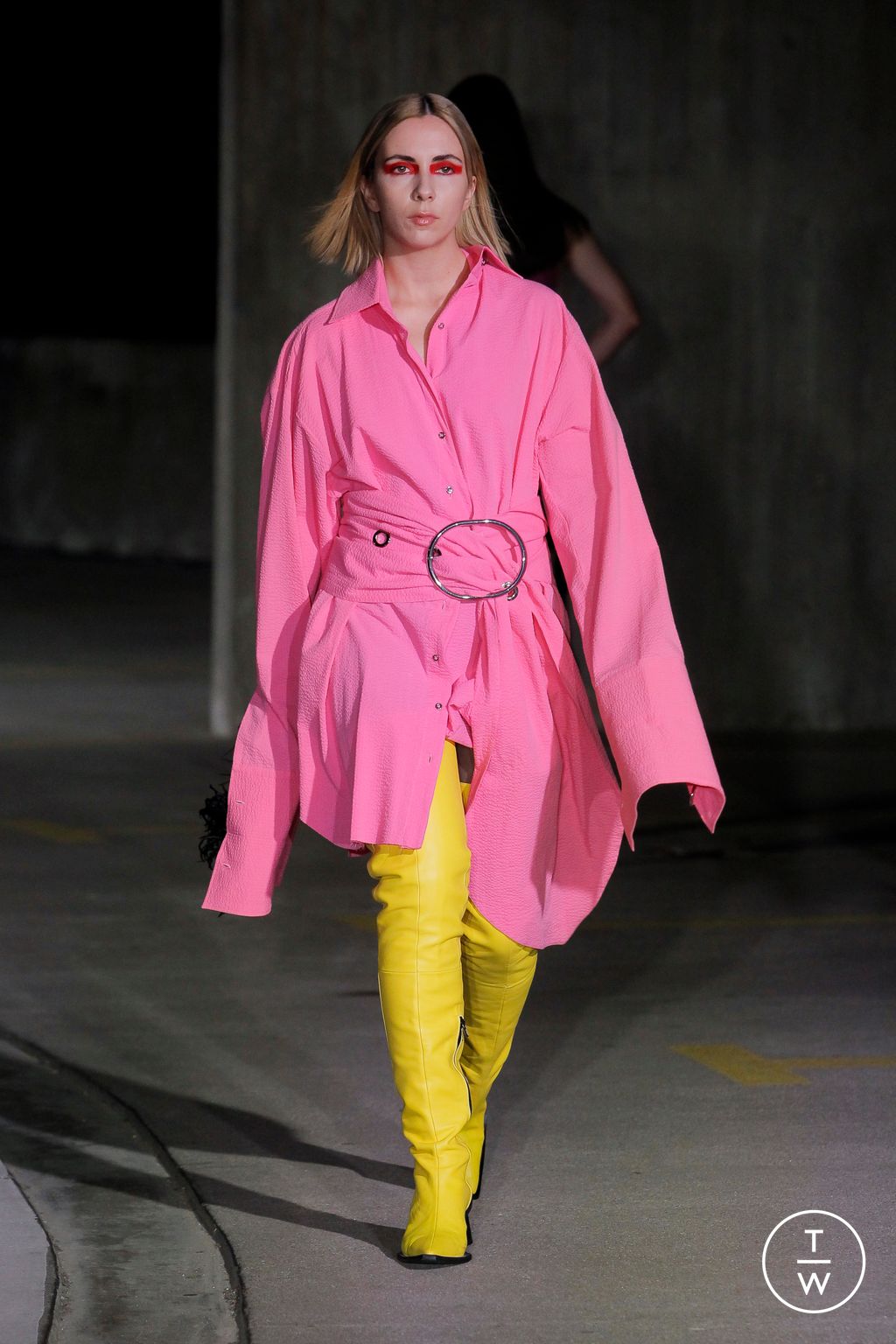 Fashion Week London Spring/Summer 2023 look 9 from the Marques' Almeida collection 女装