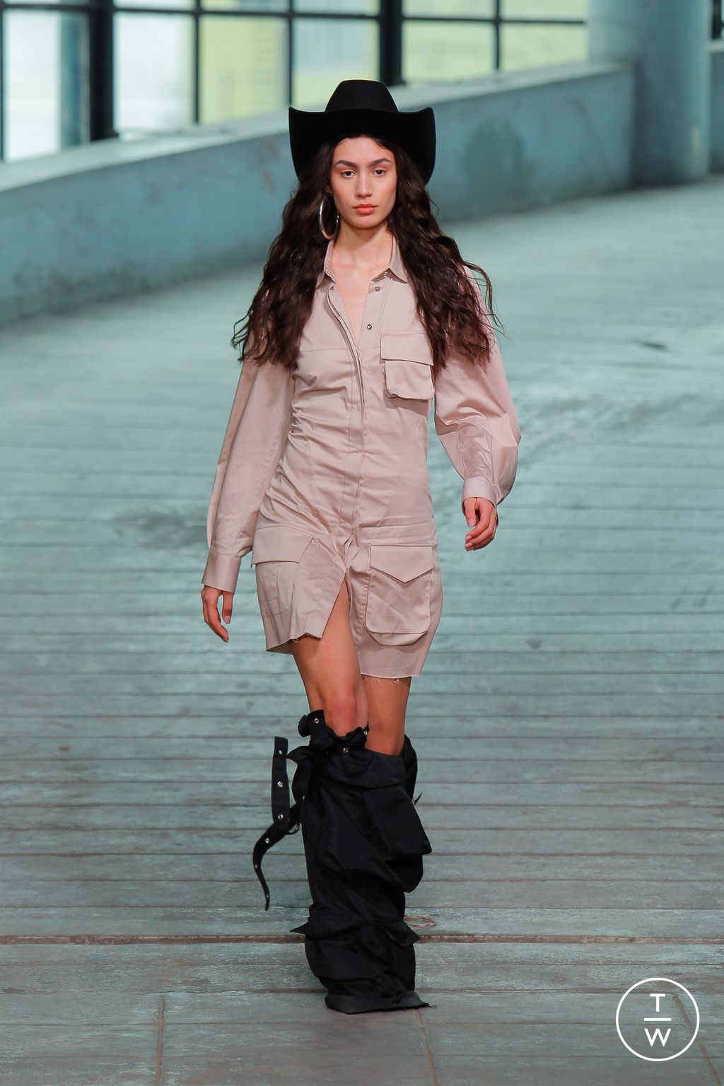 Fashion Week London Fall/Winter 2023 look 11 from the Marques' Almeida collection womenswear