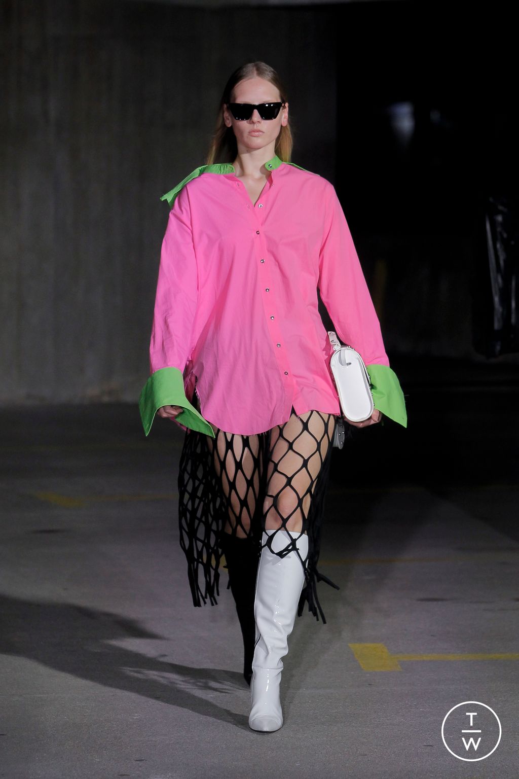 Fashion Week London Spring/Summer 2023 look 17 from the Marques' Almeida collection 女装