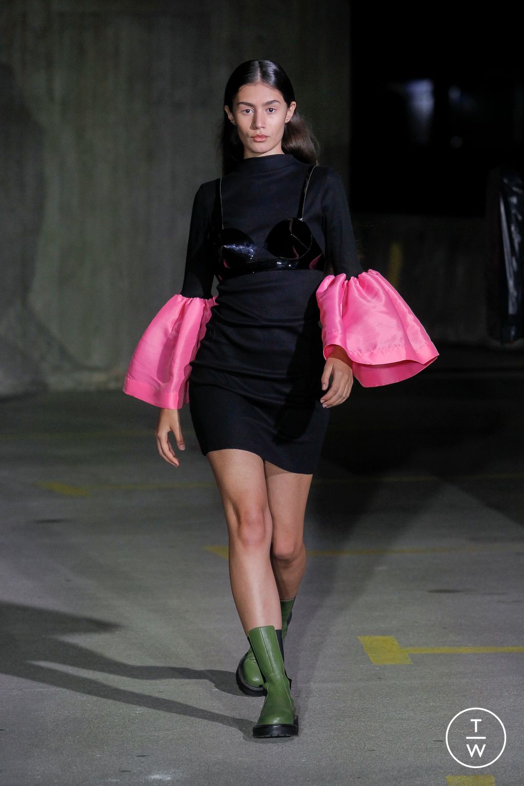 Fashion Week London Spring/Summer 2023 look 18 from the Marques' Almeida collection 女装
