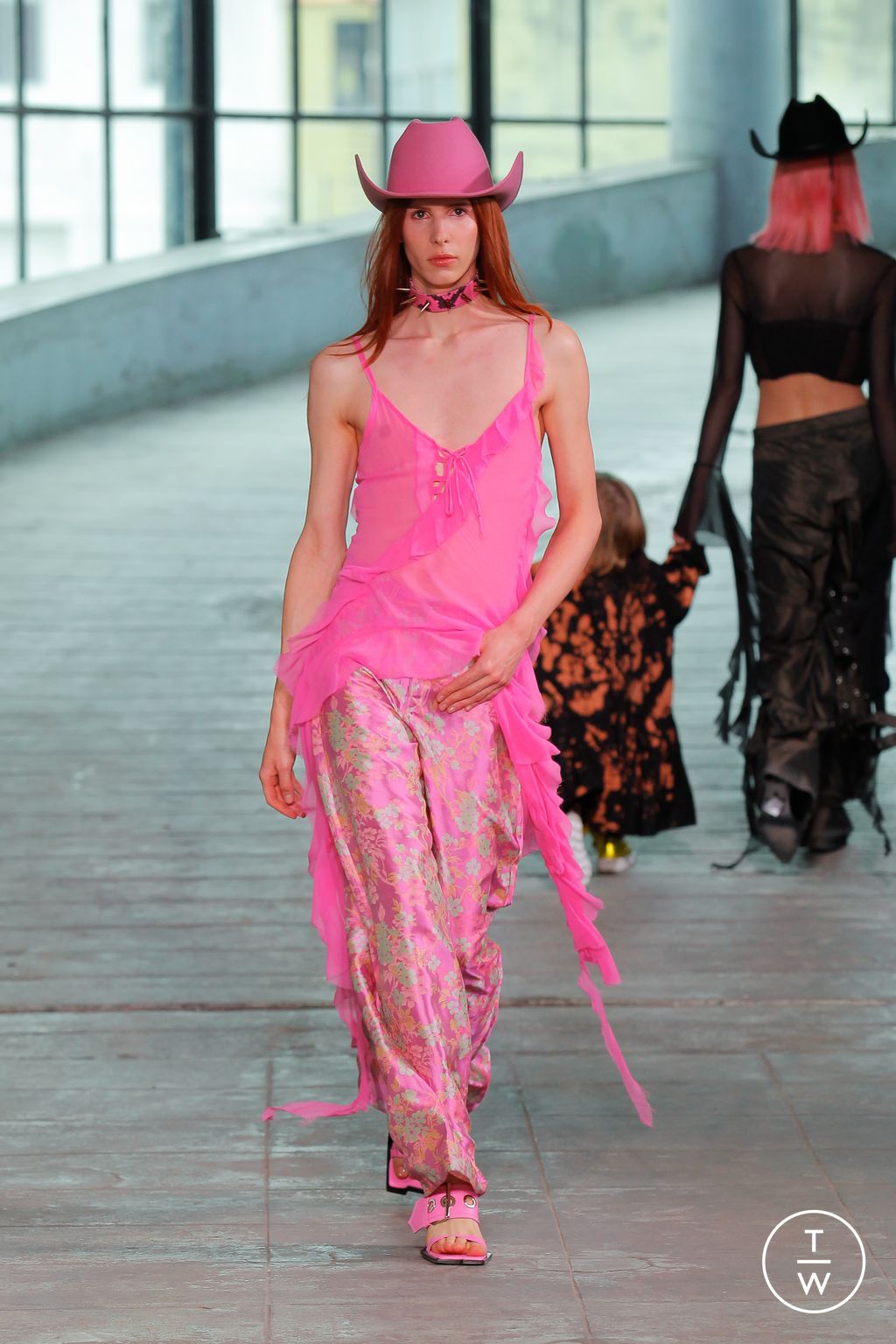 Fashion Week London Fall/Winter 2023 look 19 de la collection Marques' Almeida womenswear
