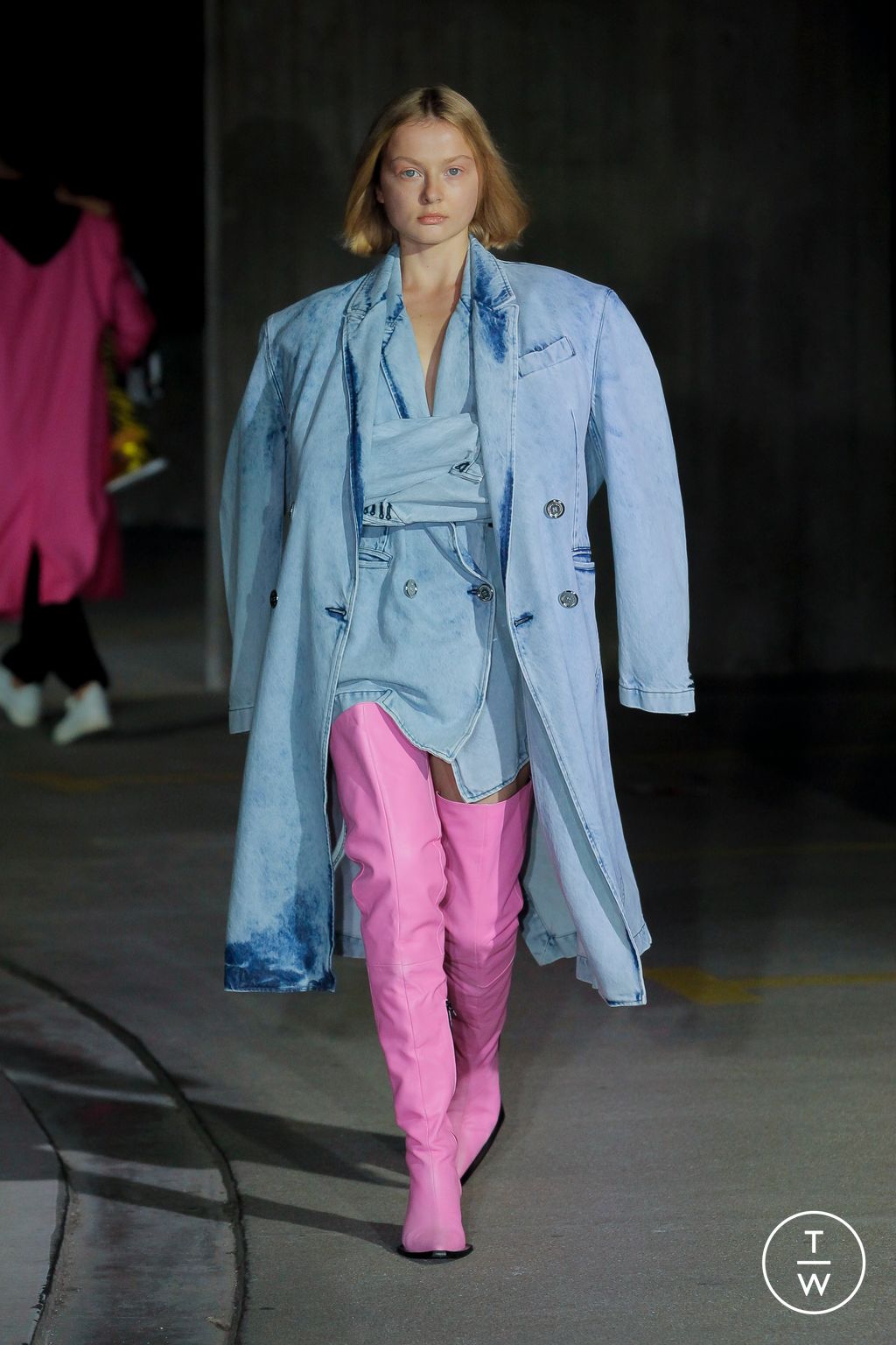 Fashion Week London Spring/Summer 2023 look 22 from the Marques' Almeida collection 女装