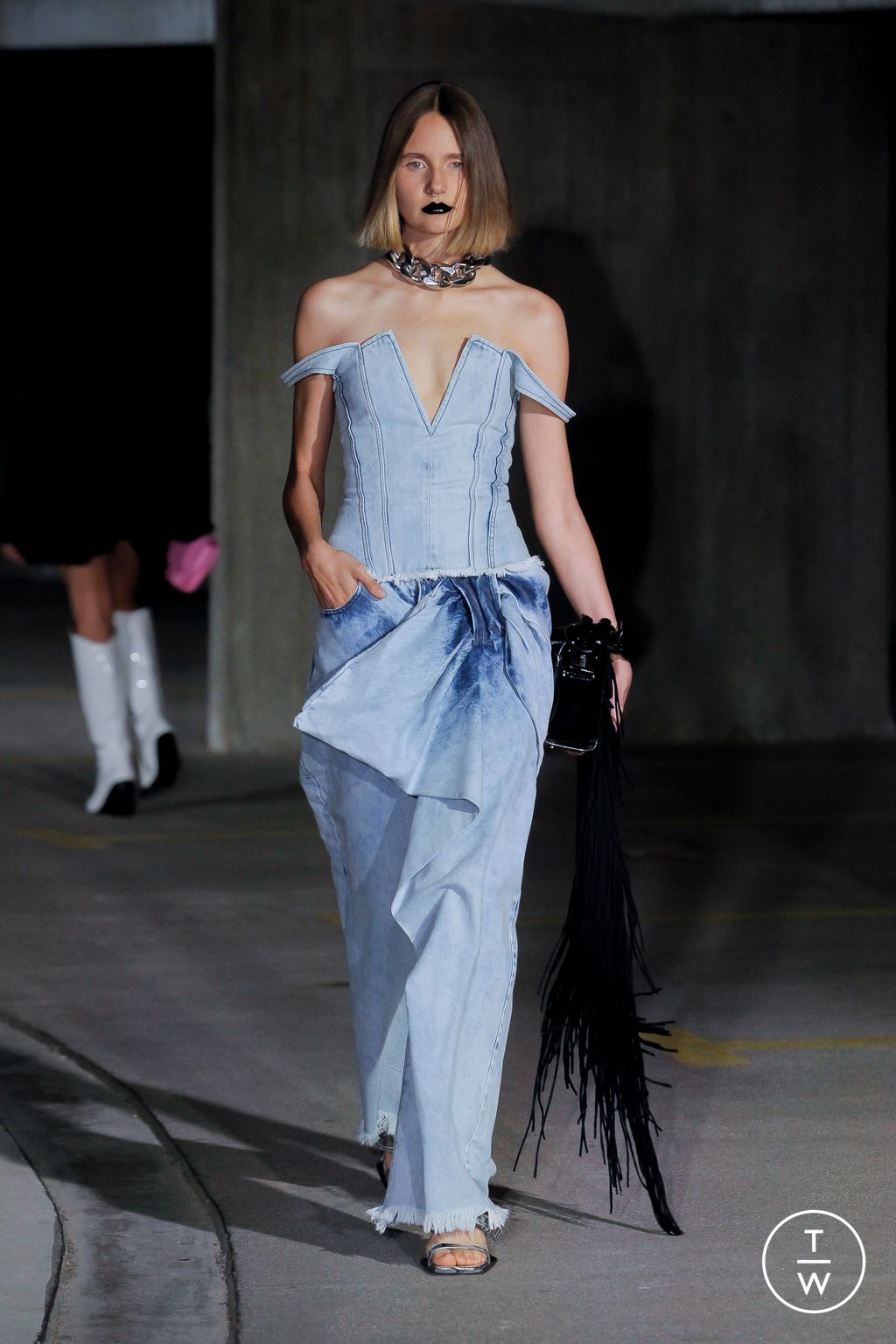 Fashion Week London Spring/Summer 2023 look 25 from the Marques' Almeida collection 女装
