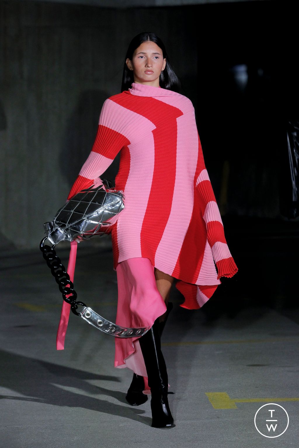 Fashion Week London Spring/Summer 2023 look 26 from the Marques' Almeida collection womenswear