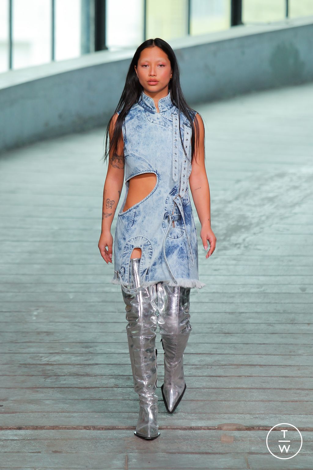 Fashion Week London Fall/Winter 2023 look 28 from the Marques' Almeida collection 女装